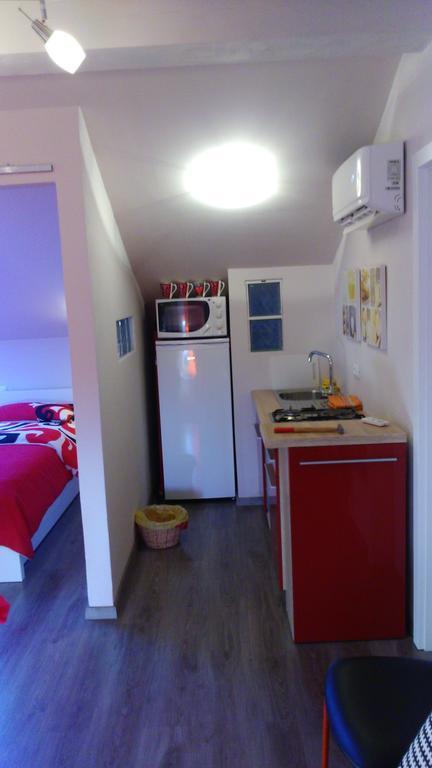 Orange Cube Apartment Rijeka Habitación foto
