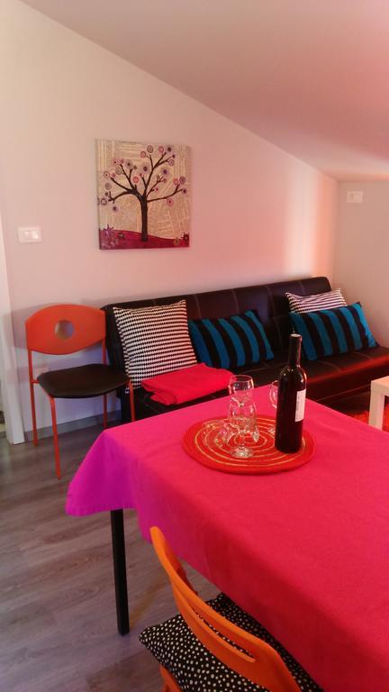 Orange Cube Apartment Rijeka Habitación foto